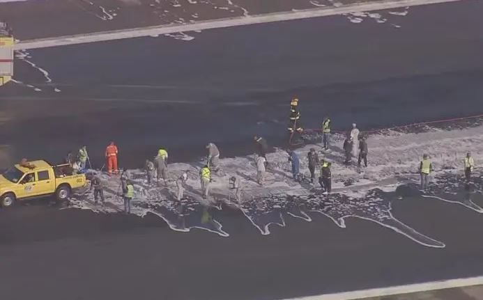 Vazamento de óleo causa transtornos e cancela voos em aeroporto