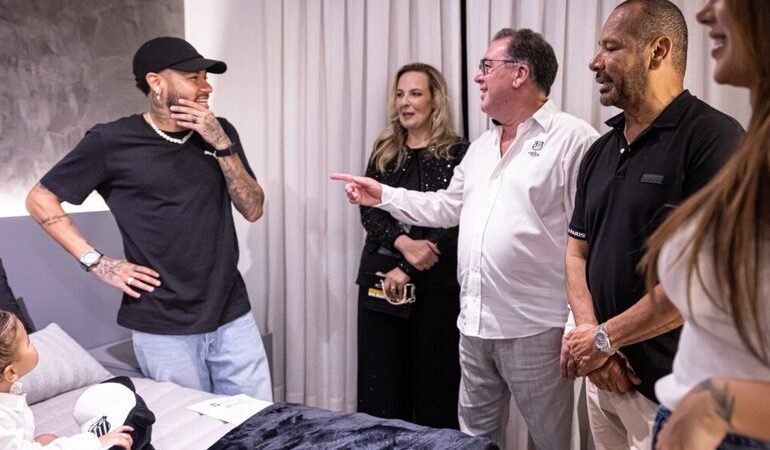 Santos homenageia Neymar com suíte personalizada no CT Rei Pelé