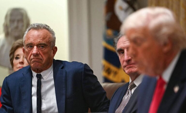 Painel dos EUA vota para encerrar recomendação de vacina contra hepatite B para recém-nascidos