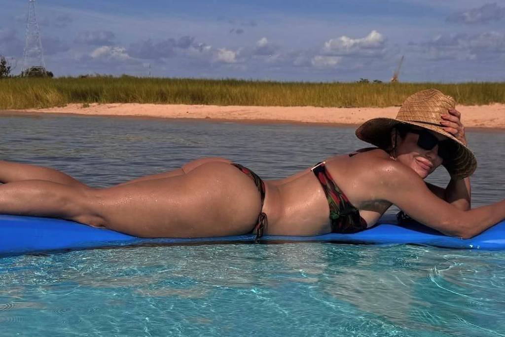 Vida que segue: Ivete Sangalo posa de biquíni sob o sol da Bahia, e ex mostra rotina saudável