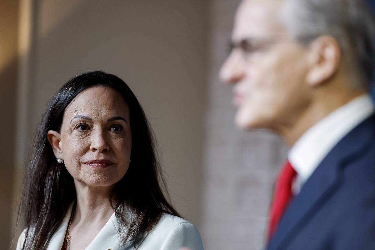 Saí da Venezuela e viajei com ajuda do governo dos EUA, diz María Corina Machado