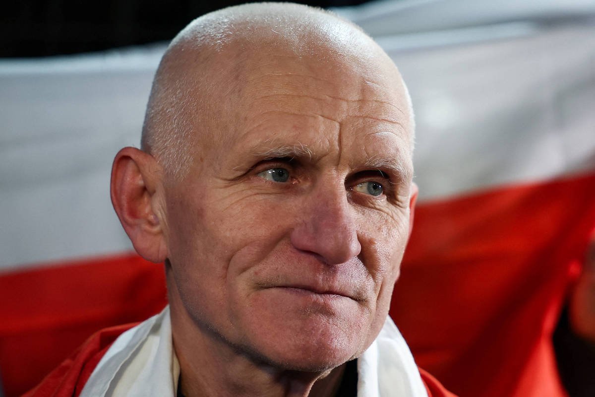 Belarus liberta vencedor do Nobel da Paz e oposicionista; EUA aliviam sanções