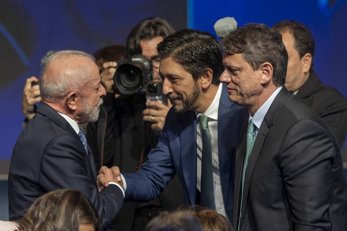 Nunes e Tarcísio se reúnem com ministro de Lula em SP para pressionar Enel