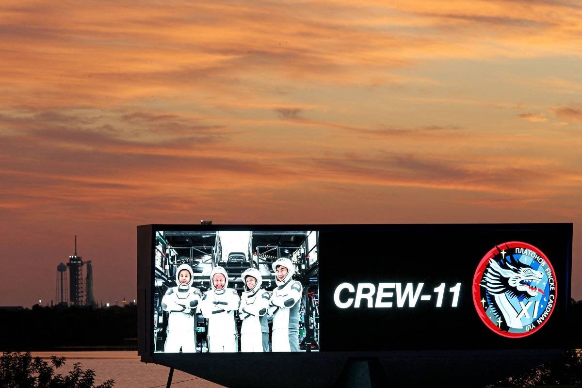 Nasa avalia antecipar volta de astronautas à Terra após problema médico