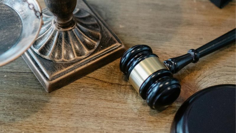 Empresa de Lavras é condenada a pagar R$ 100 mil por assédio moral com conteúdo homofóbico