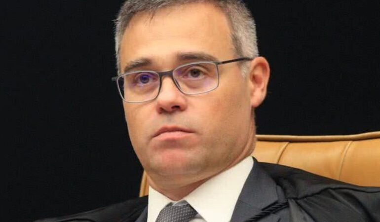 Mendonça restringe acesso a informações do Caso Master