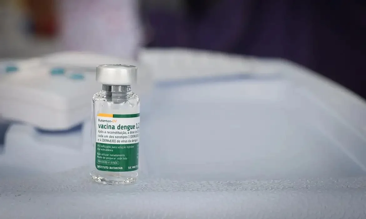 Bahia inicia distribuição da vacina contra a dengue para todos os municípios