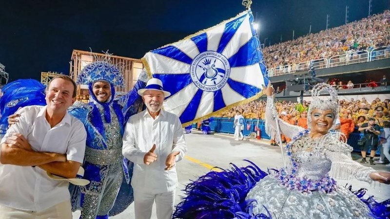 Presença de Lula na Sapucaí gera reações no primeiro dia de desfiles