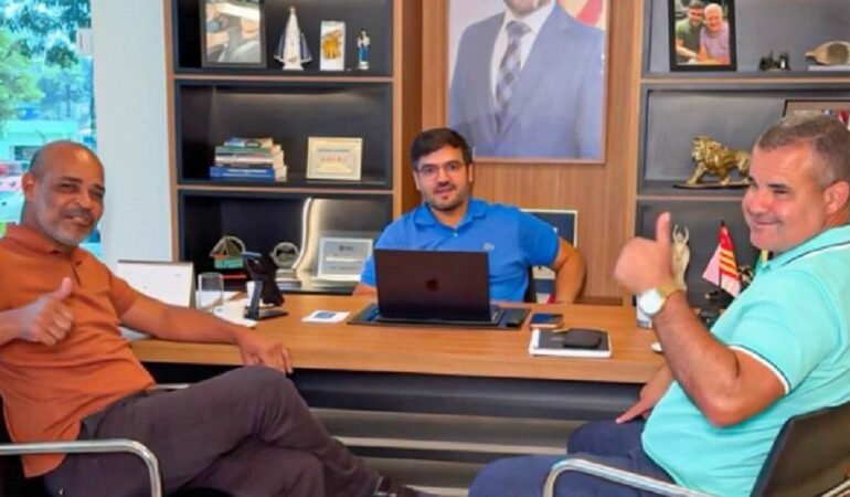 Prefeito de Ilhéus se reúne com César Porto após críticas na Câmara