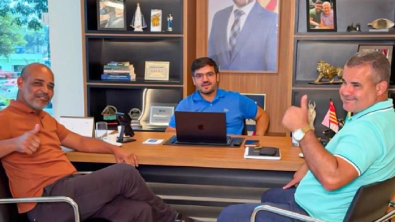 Prefeito de Ilhéus se reúne com César Porto após críticas na Câmara