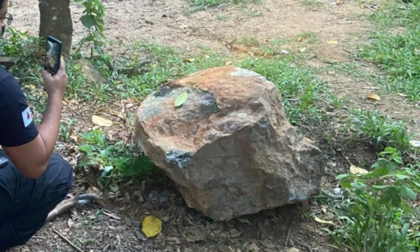 Mulher morre após pedra se desprender de encosta em Minas