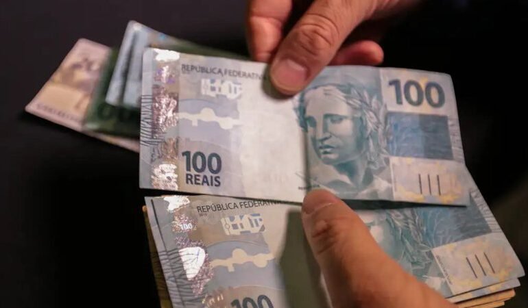 Bahia pode elevar salário mínimo para R$ 1.800 em 2026