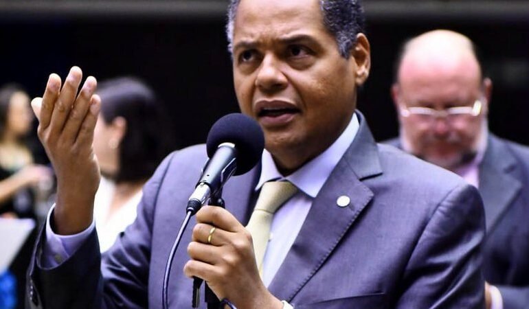 Antonio Brito é reconduzido à liderança do PSD na Câmara