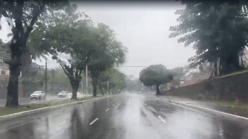 Chuvas cancelam atividades marítimas no aniversário de Salvador