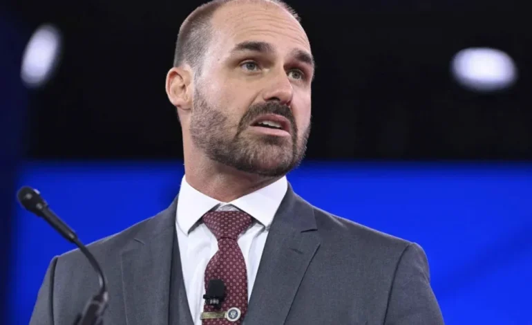 Eduardo Bolsonaro tem 15 dias para se defender em processo da Polícia Federal