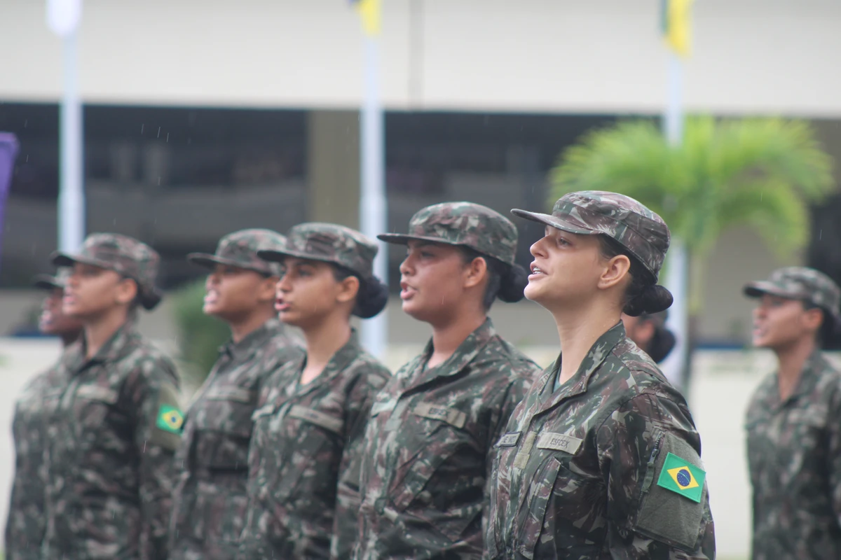 Primeira turma feminina de recrutas do Exército é apresentada em Salvador