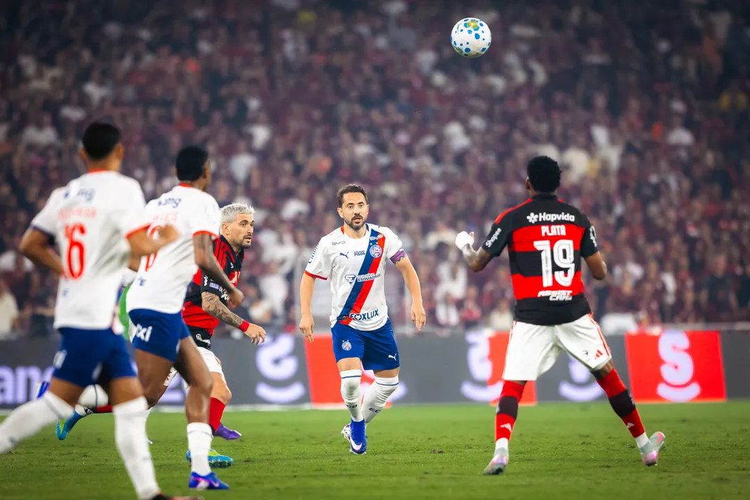 Everton Ribeiro é ovacionado no Maracanã mesmo com derrota do Bahia