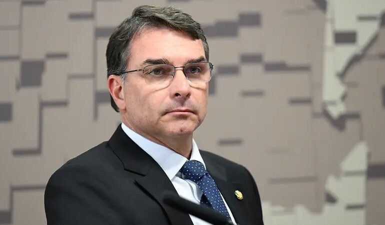 Flávio Bolsonaro promete indicações técnicas ao STF