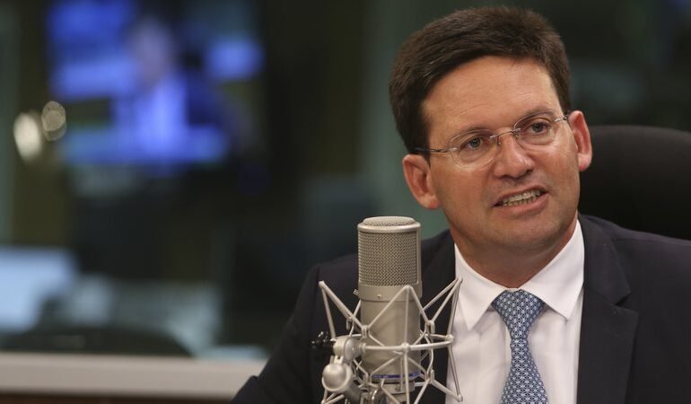 Roma desafia Rui Costa em disputa pelo Senado