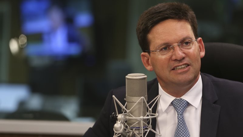 Roma desafia Rui Costa em disputa pelo Senado
