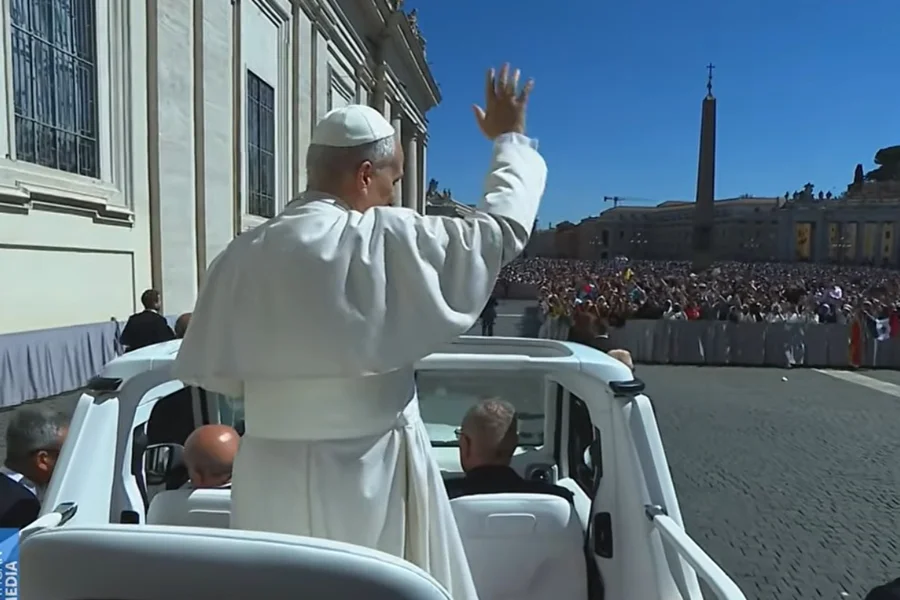 Papa Leão XIV celebra primeira Páscoa no Vaticano