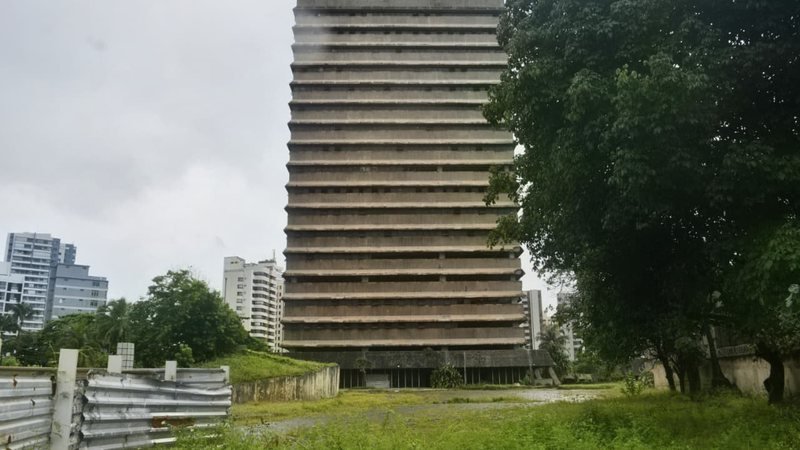 Antiga sede dos Correios na Pituba acumula fracassos em tentativas de venda