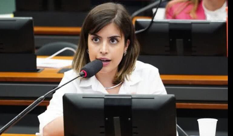 Projeto contra misoginia avança na Câmara